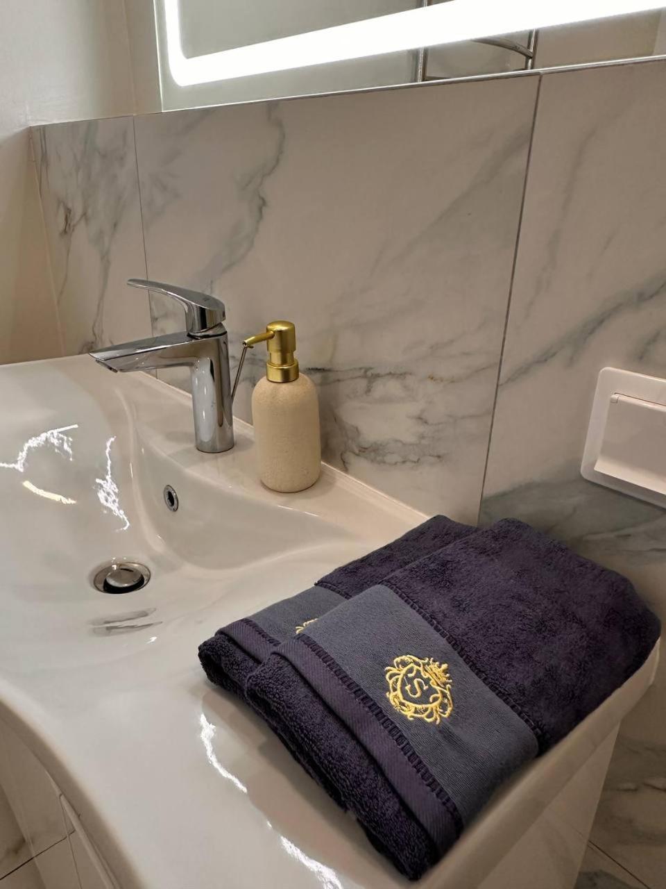 Park House Apartment Паляниця Екстериор снимка